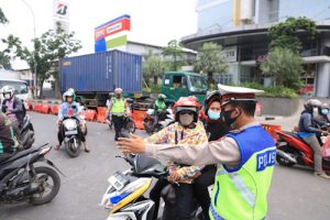 Penyekatan PPKM Darurat Kota Tangerang Ribuan Kendaraan Diputar Balik