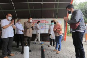 Wali Kota Tangerang Tinjau Pemberian Oksigen Gratis