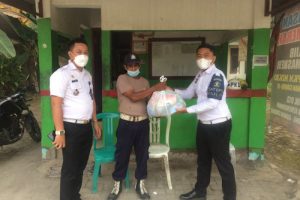 Lapas Narkotika Gunung Sindur Bagikan Paket Sembako ke Masyarakat