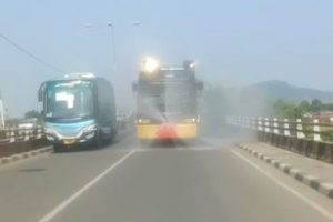 Sat Samapta Polres Cilegon Semprotkan Disinfektan Pakai AWC