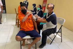 Tahanan Polresta Tangerang Divaksin Covid-19
