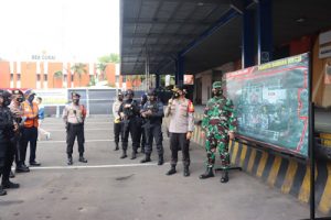 Vaksin Moderna Dijaga Ketat TNI-Polri di Bandara Soetta