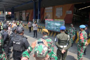 TNI-Polri Amankan Kedatangan Vaksin Sinopharm di Bandara Soeta