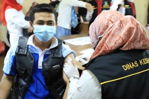 Nakes di Kota Tangerang Mulai Divaksin Dosis Tiga