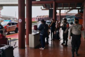 Personel Polresta Bandara Soetta Sisir Terminal II dan III