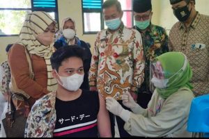 Pelajar SMP dan Tsanawiyah Kota Serang Dapat Vaksinasi Pertama