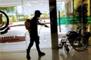 Ada yang Covid, Gedung DPRD Kabupaten Tangerang Disemprot Disinfektan