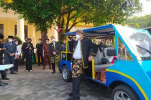 Gubernur Banten Terima Mobil Listrik Karya SMKN 4 Pandeglang