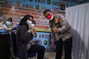 Bersama Cipayung Plus Banten, Polda Banten Laksanakan Vaksinasi Massal