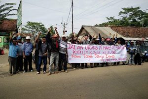 Masyarakat Pertanyakan Gagalnya Perbaikan Jalan Raya Sodong-Kadumula Pandeglang