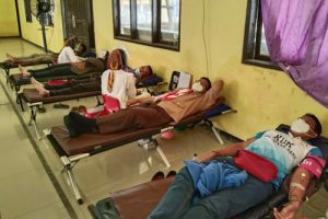 Camat Mekar Baru Donor Darah di Acara Pekan Kemanusiaan
