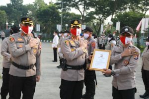 Kapolresta Tangerang Beri Penghargaan Ke 30 Anggota
