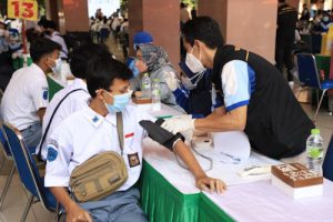 Persiapan PTM, Ribuan Pelajar SLTA Kota Tangerang Ikuti Vaksinasi