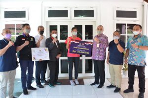 Bupati Tangerang Ganjar Atlet Muda Berprestasi dengan Penghargaan