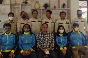 Ketum FPTI Kota Tangerang Lepas dan Beri Uang Saku Atlet Panjat Tebing PON Banten