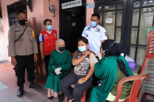 Pemkot Tangerang Gencarkan Vaksinasi Door to Door