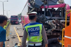 Empat Bus Pariwisata Kecelakaan Beruntun di Tol Merak