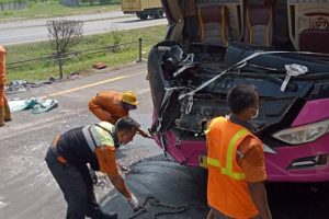 Polres Serang Kota Olah TKP Kecelakaan Beruntun