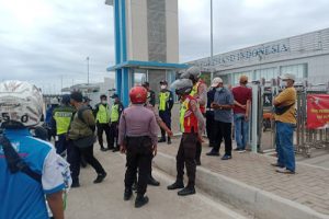 Aksi Ribuan Buruh di Kawasan Modern Cikande Dikawal Ditpamobvit Polda Banten