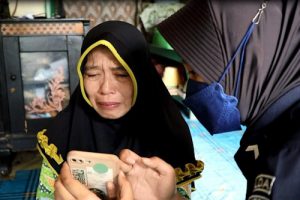 Rizki Anak Tukang Kue Akhirnya Jadi Polisi