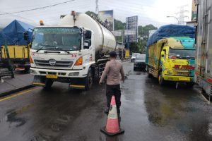 Polsek KP Merak Urai Kepadatan Jelang Akhir Tahun