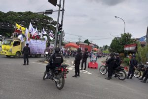 Aksi Aliansi Buruh di Ciujung Dikawal Brimob Banten