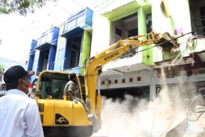 Wabup Serang Pimpin Pembongkaran Tujuh Bangunan THM
