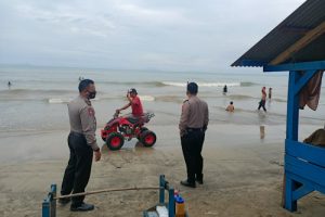 Ditpamobvit Polda Banten Himbau Prokes di Anyer Carita