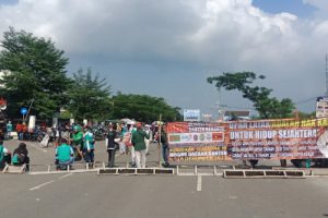 Buruh Blokade Jalan, Ditlantas Polda Alihkan Lalin