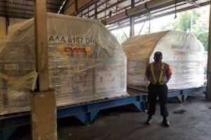 Ratusan Ribu Vaksin Pfizer Tiba Kembali di Soetta
