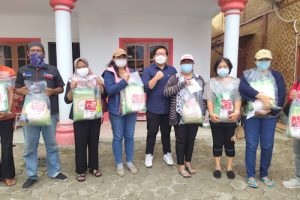 Yayasan Padepokan Kebangsaan Karang Tumaritis Salurkan Ratusan Sembako