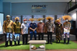 Produk UMKM Topi Bambu Tangerang Dipamerkan di Bandara Soetta
