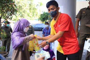 Operasi Pasar Minyak Goreng di Kota Tangerang Diserbu Warga