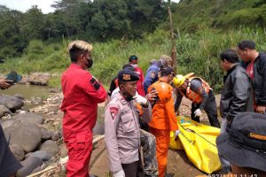 Pemancing Terseret Arus Sungai Ciapus Ditemukan Meninggal 