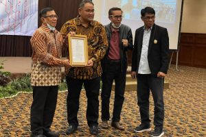SK JMSI Sebagai Konstituen Dewan Pers Diserahkan Hendry CH Bangun