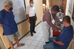 Biddokkes Polda Banten Swab Antigen Dua Tahanan