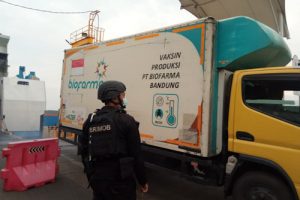 Satbrimob Polda Banten Kawal Distribusi Vaksin Covid-19
