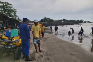 Ditpolairud Polda Banten Patroli Prokes dan Bagikan Masker di Anyer