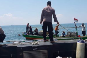 Ditpolairud Polda Banten Evakuasi Kepal Nelayan yang Tenggelam