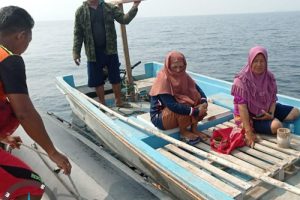 Basarnas Evakuasi Kapal Nelayan Mati Mesin di Tengah Laut