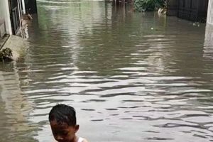Hujan Deras Akibatkan Banjir di Kota Tangerang, Petugas Dikerahkan
