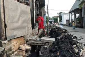 Tak Ada Plang Warga Pertanyakan Normalisasi Draninase di Mekarasri