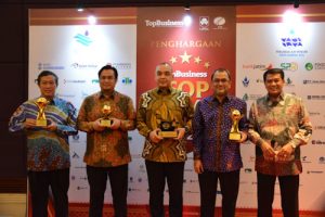 Perumdam TKR Raih Penghargaan Top CEO BUMD 2022