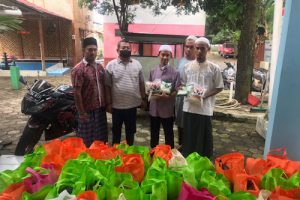 YPKKT Salurkan Sembako Ke Marbot dan Guru Ngaji