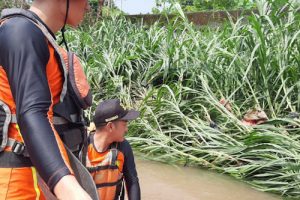 Hingga Minggu Petang Anak Tenggelam di Kali Angke Belum Ditemukan