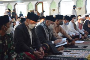 Bupati dan Wabup Tangerang Shalat Id di Masjid Al-Amjad