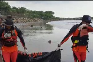 Korban Terseret Ombak Pantai Rawakalong Ditemukan Meninggal