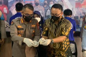 Polda Banten Ungkap Penyelundupan Sabu di Charger HP