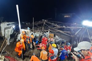 Tim SAR Cari Korban Longsor Cijeruk