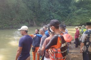 Basarnas Cari Korban Tenggelam di Kali Ciliwung